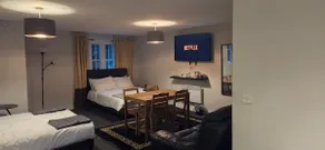 Flat by City centre, hospital and train station - Image 2