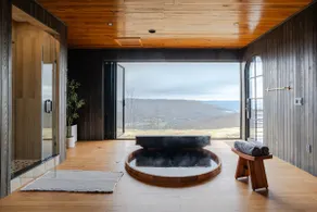 Window Rock | Jackson Point · Modern Bluff Retreat - Image 4