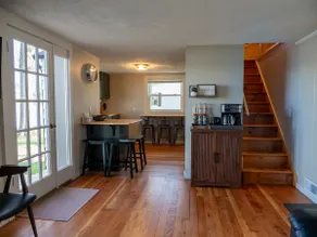 Charming Lakefront Cottage - Sleeps 9 - Image 5