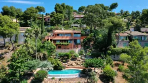 Apartment with sea view and pool - Image 2