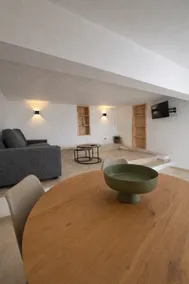 Apartment with sea view and pool - Image 3