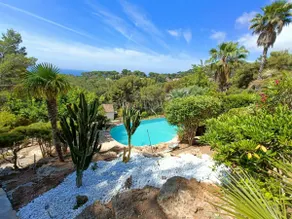 Apartment with sea view and pool - Image 5