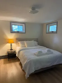 5 Min Walk to Mohegan Sun • 4 Queens • Sleeps 8 - Image 4