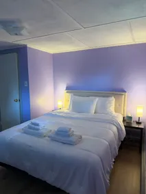 5 Min Walk to Mohegan Sun • 4 Queens • Sleeps 8 - Image 5