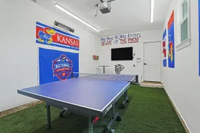 Family Friendly W/ Fire Pit, Pool Table, & More! - Image 2