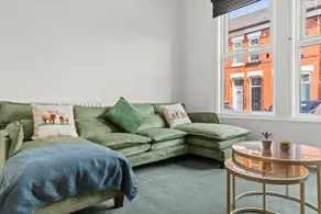 Winsick Residences Fallowfield Up To 11 Guests - Image 2
