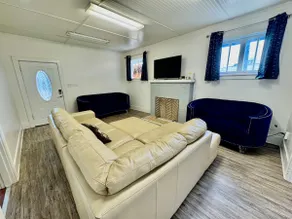 4 Bedroom close to everything. - Image 3
