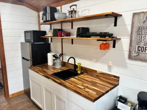 Dean’s Den - Image 4