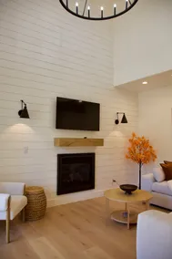 Modern Home · Main St Murphys · Walk to wineries - Image 3