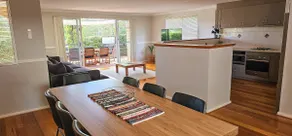 4 Bedrooms / 3 Bathrooms - Prime Location in Town! - Image 5