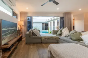 Trinity Beach Coastal Luxe Pool Retreat – 4BR - Image 4