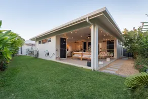 Trinity Beach Coastal Luxe Pool Retreat – 4BR - Image 5