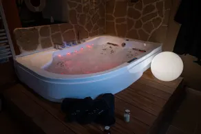 Luxury Love Room with Hot Tub & Private Home Theater – NUSA - Image 2