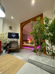 L'Exotic Chimay | Luxurious Suite with Jacuzzi - Image 2