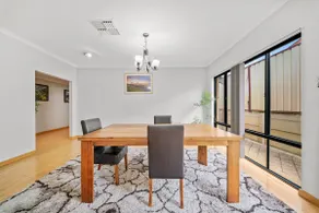 Pet-Friendly 5BR Stay CBD/Airport /Shops&Parking - Image 4
