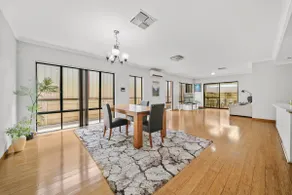 Pet-Friendly 5BR Stay CBD/Airport /Shops&Parking - Image 3
