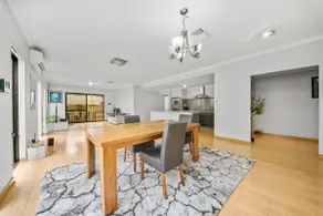 Pet-Friendly 5BR Stay CBD/Airport /Shops&Parking - Image 5