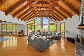DuPont Mountain Lodge: 28 Private Acres + Sauna - Image 2