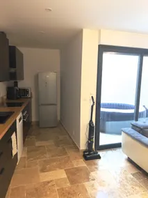 Cozy apartment with private Jacuzzi - Image 4