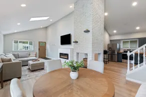 Shorefield Retreat, Walk to The Lake, Pet Friendly - Image 2