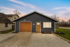 Shorefield Retreat, Walk to The Lake, Pet Friendly - Image 5
