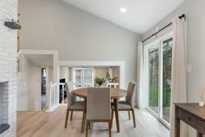 Shorefield Retreat, Walk to The Lake, Pet Friendly - Image 3