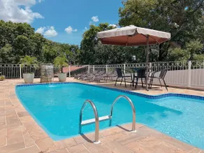 House with pool, big screen, and karaoke in Brotas - Image 5