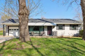 Modern 3 Bedroom Home, Sleeps 7, F WiFi + Parking - Image 2