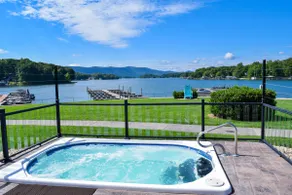 2 Kayaks! Lakefront w/ Pools, Hot Tub, Golf - Image 2