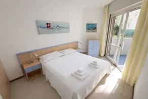 Relax on the waterfront _ pool _ covered parking - Image 5
