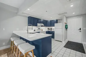 Premier St Elmo Unit w Large Balcony over Park - Image 4