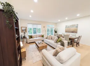 Modern 4BR Bobcaygeon Bungaloft | Walk to Lake - Image 3