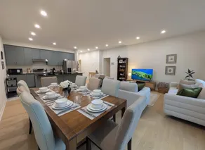 Modern 4BR Bobcaygeon Bungaloft | Walk to Lake - Image 5