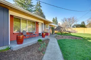 Relax in University Place - Sleeps 5 - Game Room - Image 3