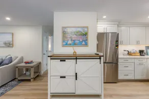 Neighborhood Nest | 10 minutes to Beach & Downtown - Image 5