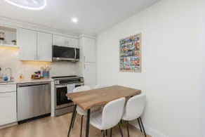 Neighborhood Nest | 10 minutes to Beach & Downtown - Image 3