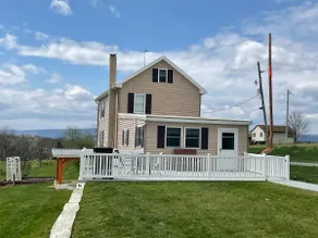 Completely Restored Farm House - Peaceful Meadow - Image 3