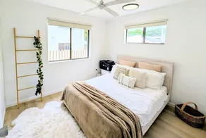 Bribie Beachfront Luxury Apartment w/ Pool and BBQ - Image 4