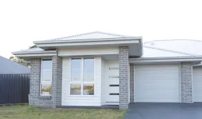 4BR Home with Outdoor Dining, BBQ & Movie Room - Image 4