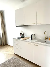 Sunny Airbnb near U3 - Image 2
