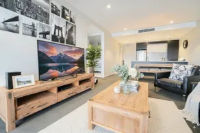 Prestige Waterfront Apartment in Kingston, ACT - Image 4