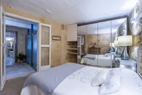 Charming Historic Home with Rooftop Harbour views - Image 4
