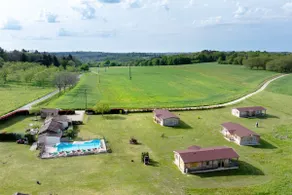 Chalet avec piscine, terrasse et sauna | Vue jardin - Image 4