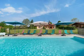 Chalet avec piscine, terrasse et sauna | Vue jardin - Image 2