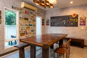 Garage House Bangkok-Car Theme Stay 8Bed 6Room - Image 4