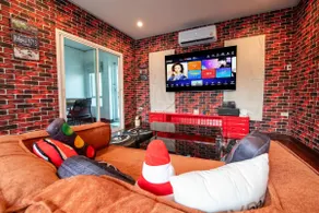 Garage House Bangkok-Car Theme Stay 8Bed 6Room - Image 3
