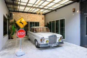 Garage House Bangkok-Car Theme Stay 8Bed 6Room - Image 2