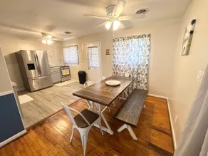 Perfect Location! 3BR Home Near the Park - Image 2