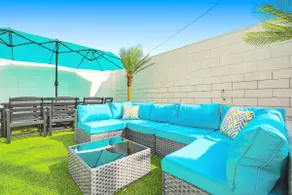 M. Lovely 3BR w/Yard+Parking+Games, Universal 15m - Image 2