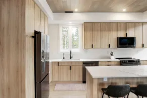 Family-Friendly Lakeside Cottage | Kayaks & Canoe - Image 4